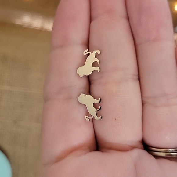 LION STUD EARRINGS - Picture 1 of 5
